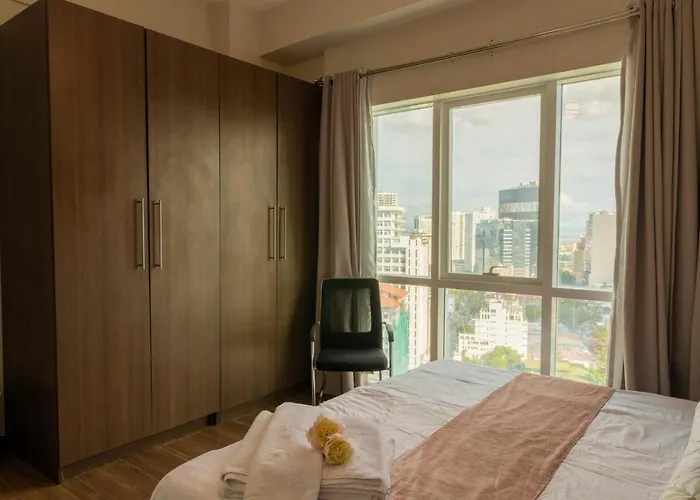 Apartment Ayala Mall 10mins Walk & Pool