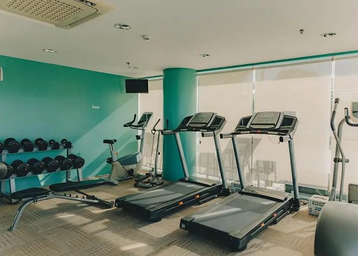 Ayala Mall 10mins Walk & Pool Apartment