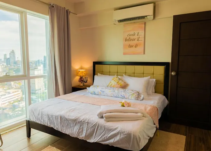 Ayala Mall 10mins Walk & Pool Apartment