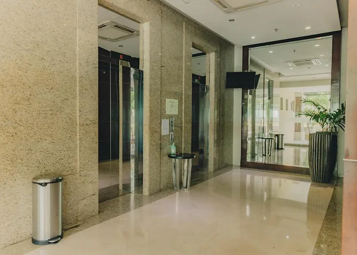 Ayala Mall 10mins Walk & Pool Apartment