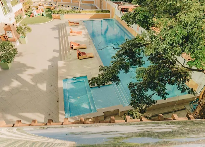 Ayala Mall 10mins Walk & Pool Apartment *