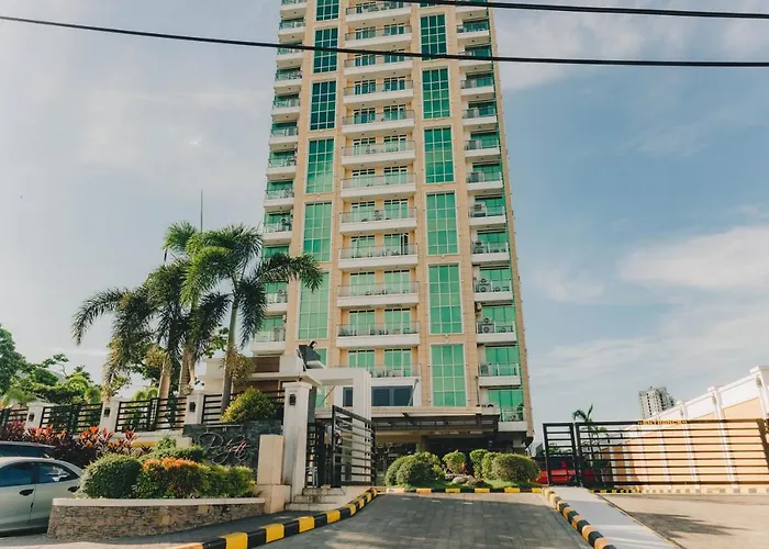 Apartment Ayala Mall 10mins Walk & Pool